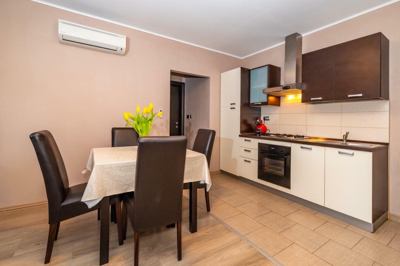 Apartment Adrian Biograd Na Moru Esterno foto