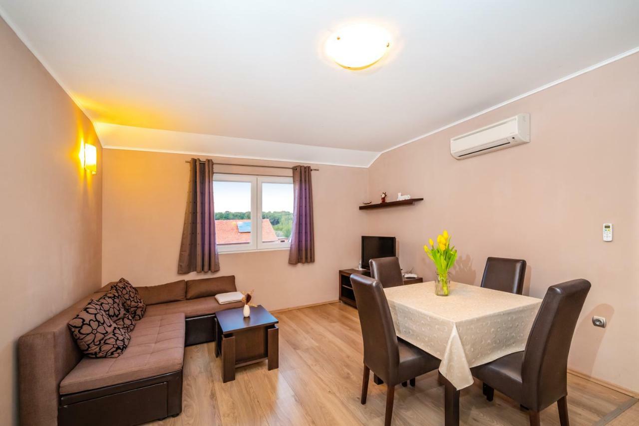 Apartment Adrian Biograd Na Moru Esterno foto