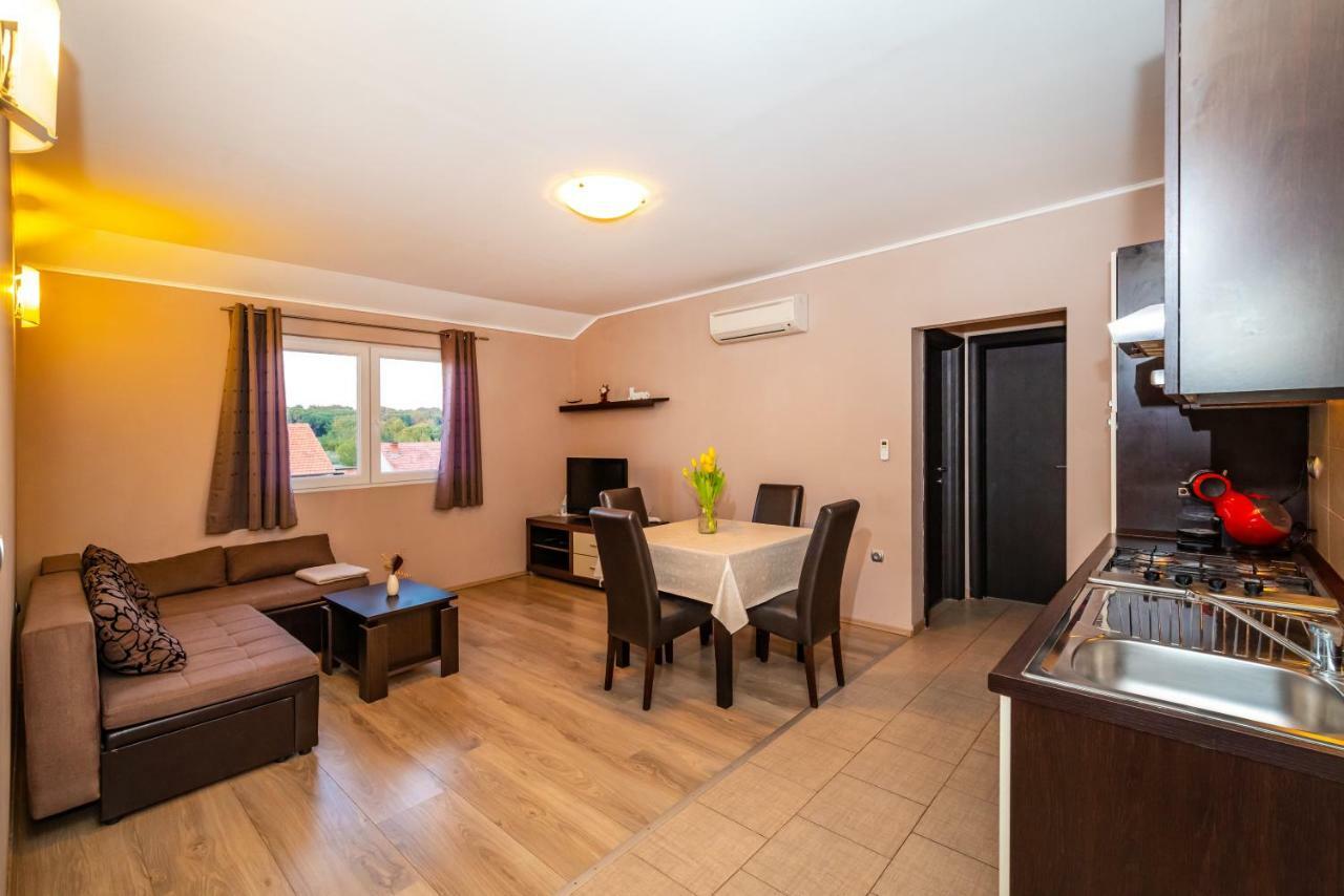 Apartment Adrian Biograd Na Moru Esterno foto